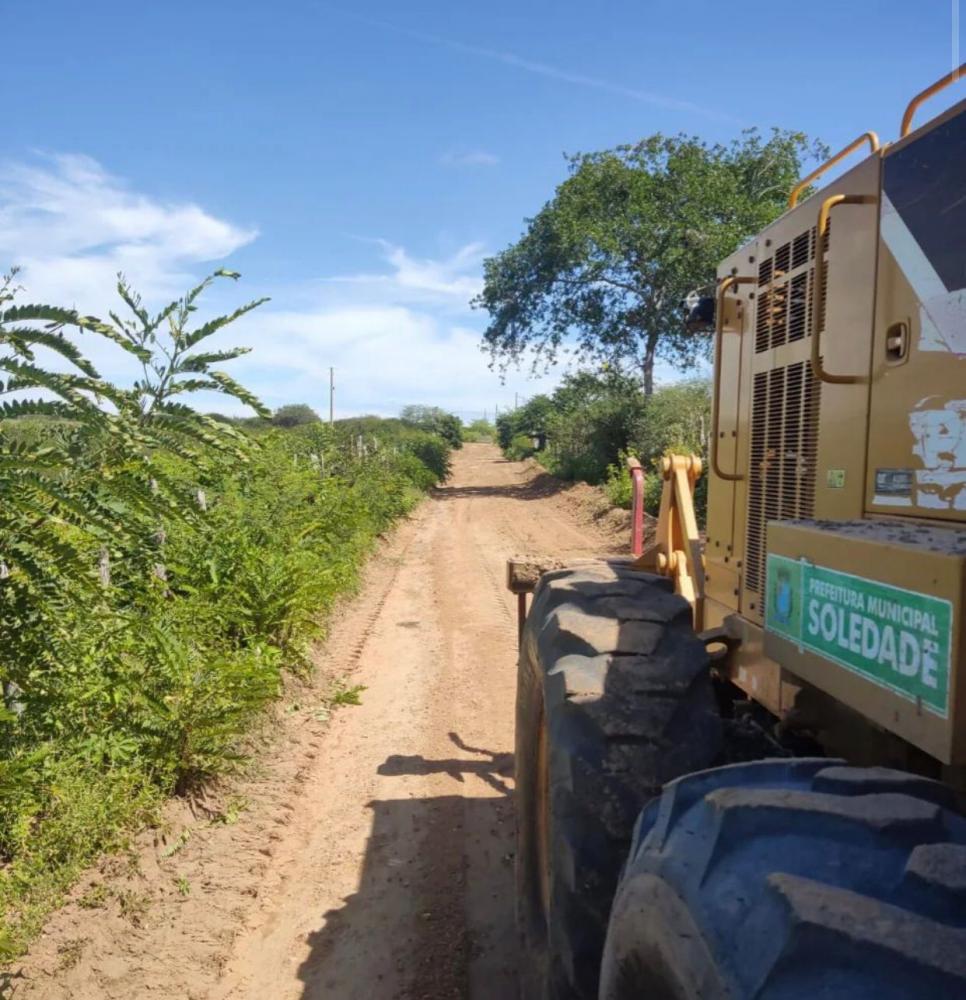 Secretaria de Infraestrutura fornece melhorias nas estradas vicinais das Comunidades Floriano e Cedro, em Soledade