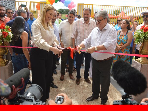 Ao lado da prefeita Denise e outras autoridades, governador João Azevêdo entrega 1ª creche de Bom Jesus