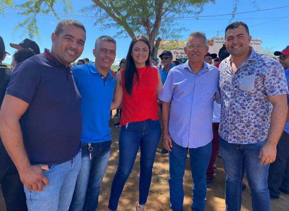 Prefeito de Barra de Santa Rosa participa de inauguração de empresa de laticínios em Casserengue