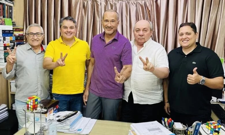 Eleições 2024: Senador Efraim Filho visita Sousa e confirma pré-candidatura do médico Gilberto Sarmento a prefeito de Sousa pelo União Brasil.