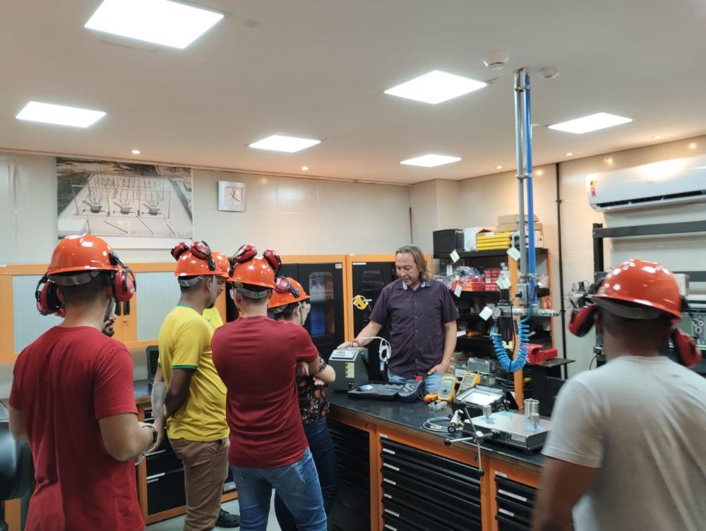 Alunos da Faculdade SENAI da PB participam de visita técnica na EPASA