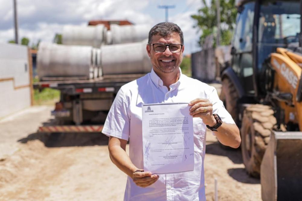 Prefeitura de Cabedelo assina Ordem de Serviço para drenagem e pavimentação de ruas no bairro Portal do Poço