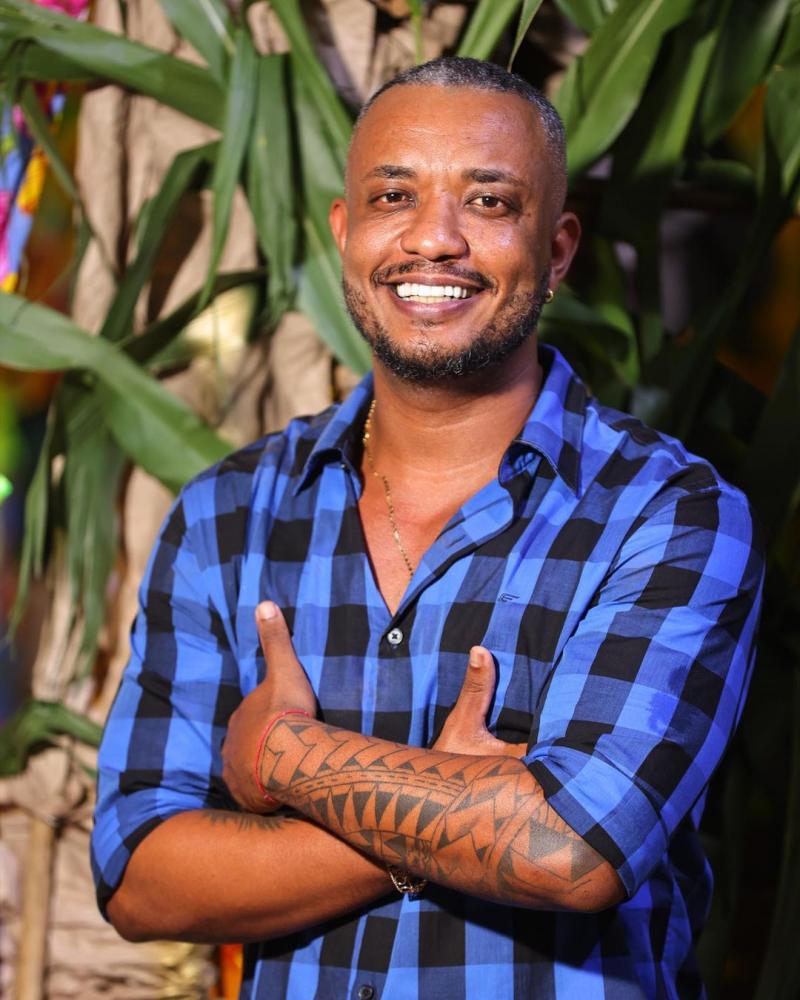  Secretário de Cultura, Ailton Júlio do Nascimento Neto, promove oficinas culturais para estimular o talento local e a expressão artística na cidade.