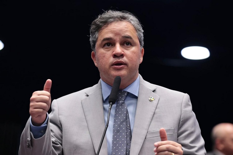 Efraim libera mais de 6 milhões de recursos para pavimentar vias em diversos municípios paraibanos