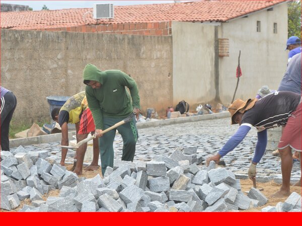 Prefeitura de Bom Jesus está realizando a pavimentação de quase 2.500 metros quadrados de rua