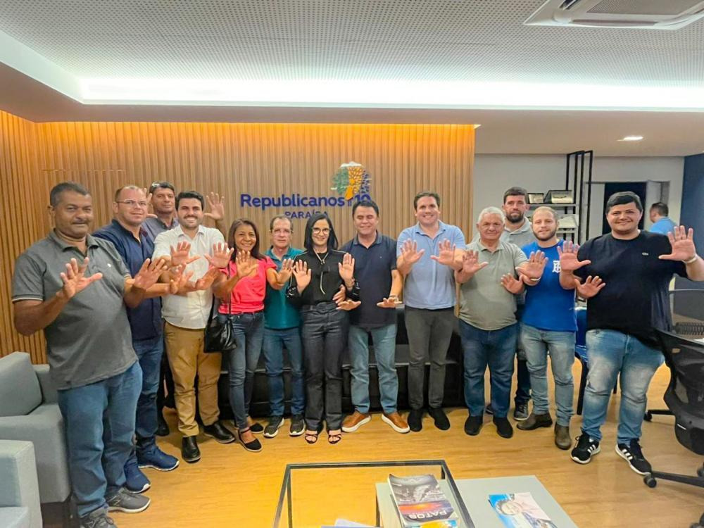 Hugo Motta, Wilson Filho e Wilson Santiago e se reúnem com lideranças da Paraíba e comemoram novas filiações 