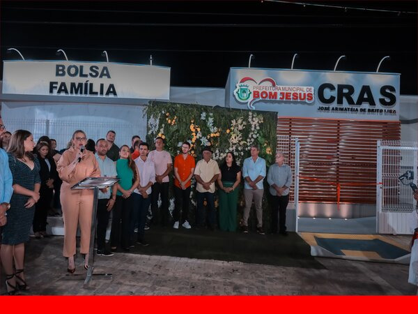 Prefeita de Bom Jesus, Denise Bayma, entrega a população CRAS todo reformado e ampliado em solenidade muito prestigiada