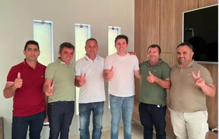 Prefeito de Riacho dos Cavalos agora é aliado do deputado federal Hugo Motta