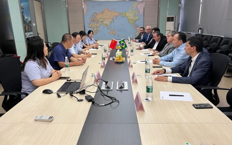 João Azevêdo discute utilização de equipamentos agrícolas da China para aumentar produtividade na agricultura familiar da Paraíba