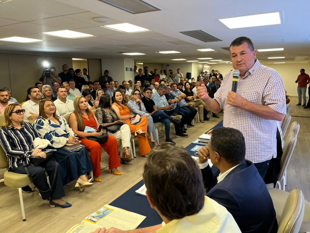 Prefeitos e prefeitas apresentam demandas à bancada federal e discutem dificuldades para administrar os municípios