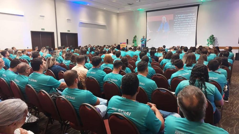 Técnico do SENAI PB profere palestra sobre IA na Educação Profissional em evento no MS