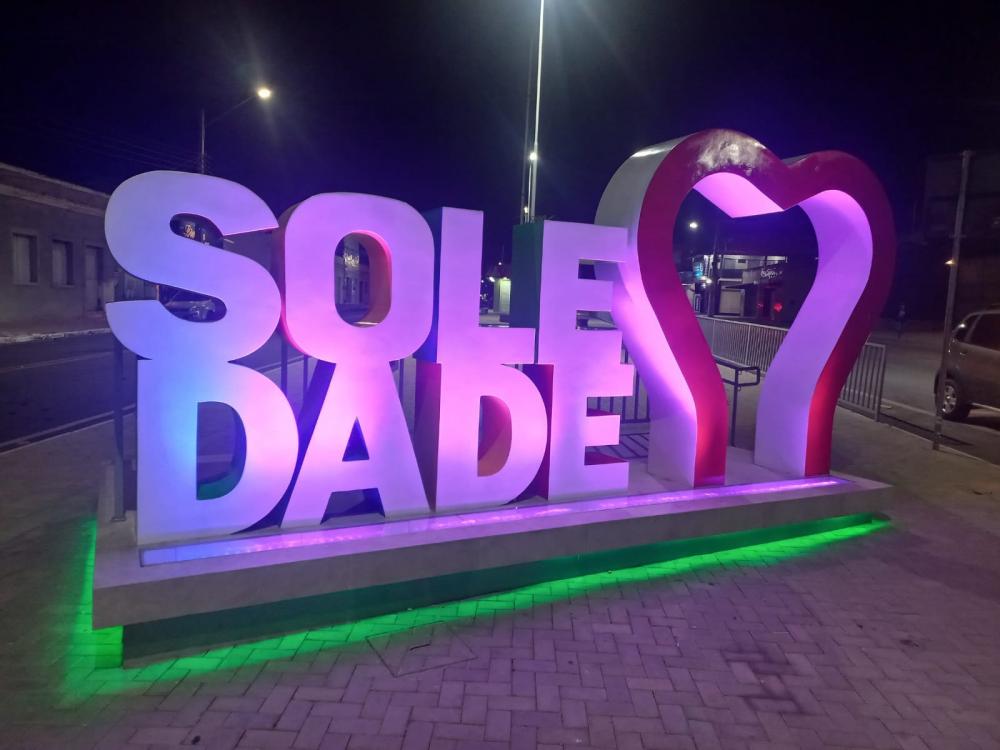 Gestão Municipal de Soledade inicia o mês de agosto com a cor lilás nas luzes do Portal da cidade