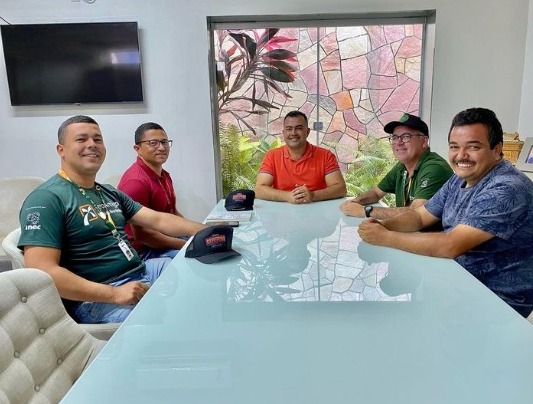 Prefeito de Barra de Santa Rosa se reúne com representantes do Banco do Nordeste em busca de linha de crédito para agricultores