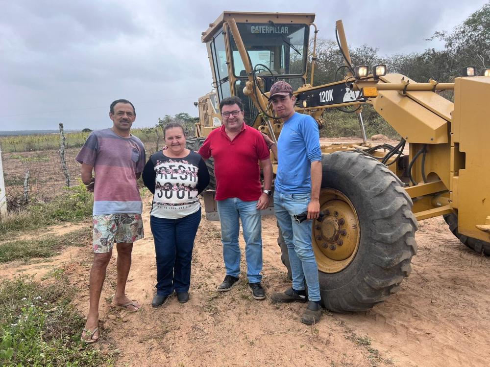 Prefeito de Soledade visita estradas vicinais das Comunidades que passam por serviços de recuperação e de terraplenagem