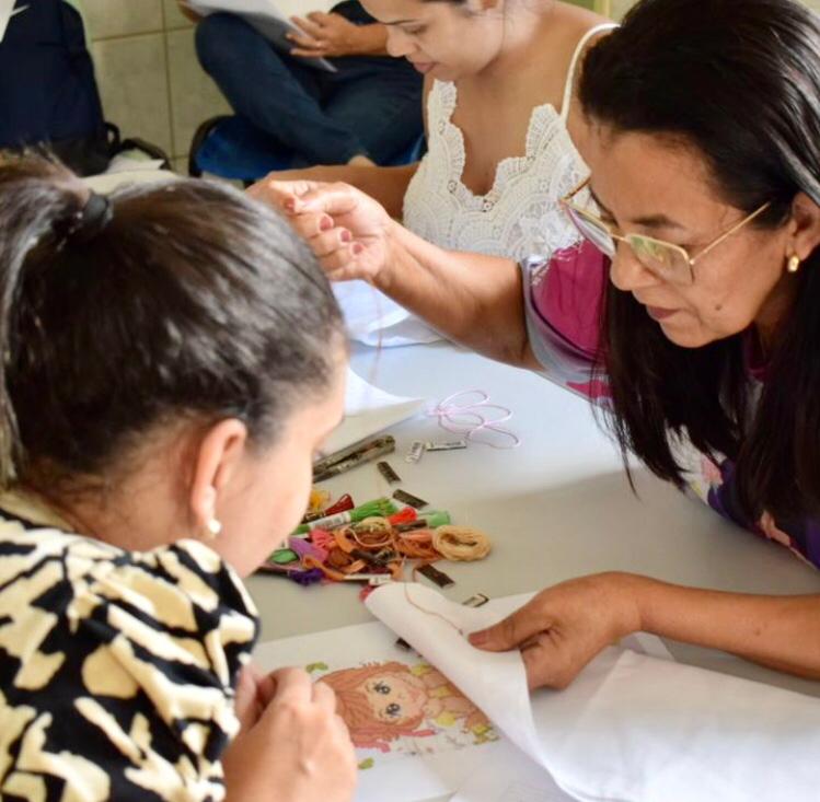 Cras de Boa Vista oferece Curso de Ponto de Cruz a Gestantes do município