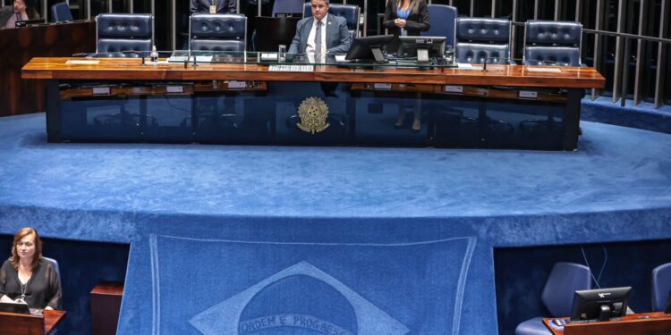 Contrário à legalização das drogas, Efraim Filho preside sessão temática no Senado Federal