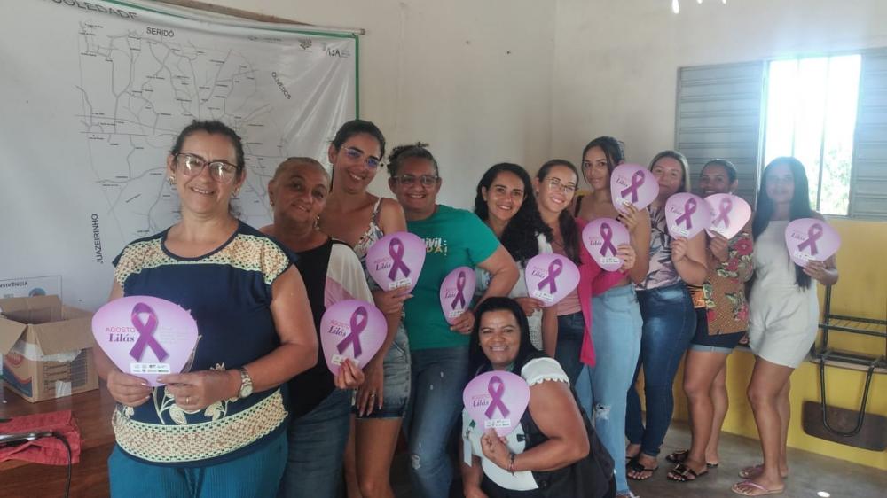 Participantes do Curso de Cabeleireiro ofertado pelo CRAS de Soledade receberam leques informativos em alusão ao 