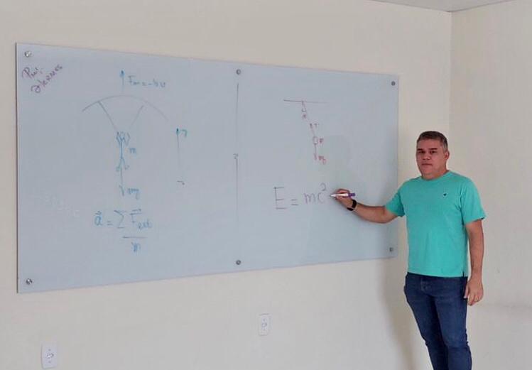 Prefeitura de Diamante inicia implantação de lousas de vidro nas escolas da Rede Municipal