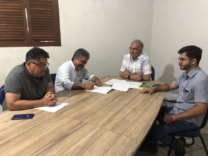 Prefeito de Araruna assina ordem de serviço para implantação do sistema de abastecimento d'água de 8 comunidades rurais