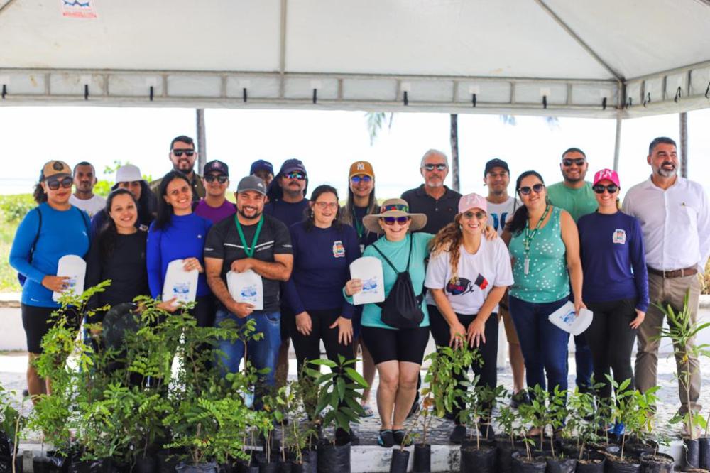 Cabedelo realiza pitstop, distribuição de mudas e mutirão de limpeza na orla de Intermares 