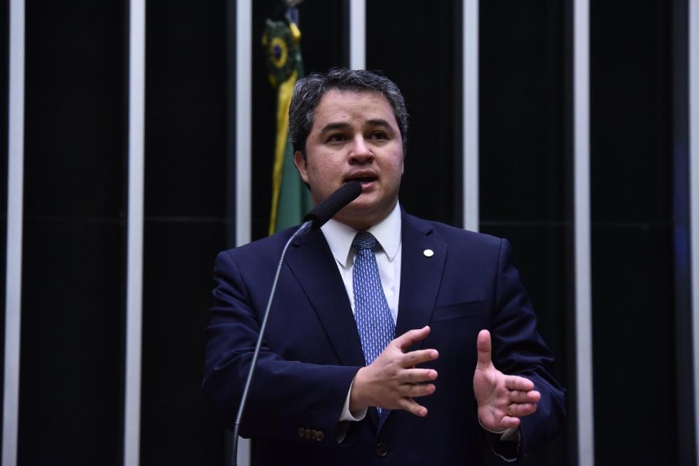 Efraim Filho é eleito senador pela Paraíba com 30% dos votos 