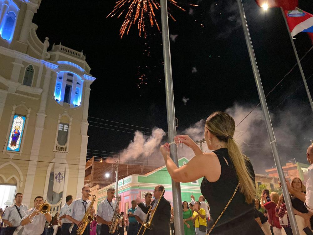 Prefeita de Monteiro, Anna Lorena participa da abertura da Festa da Padroeira Nossa Senhora das Dores