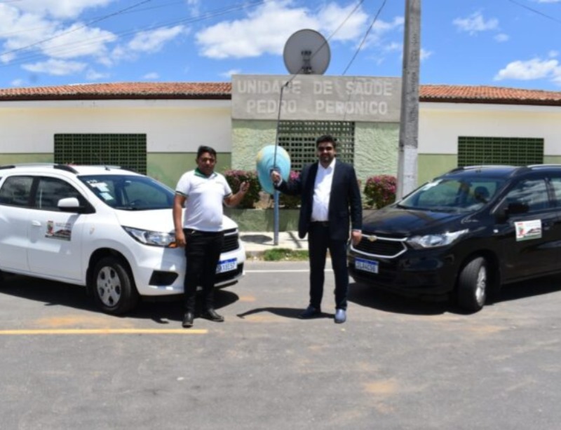 Prefeito de São José do Bonfim entrega veículos para Secretarias de Saúde e Assistência Social do município