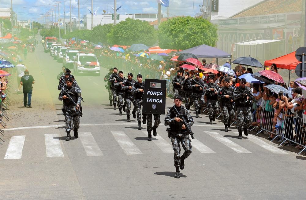 Desfiles Cívicos em Monteiro acontecem com grande presença de público e autoridades