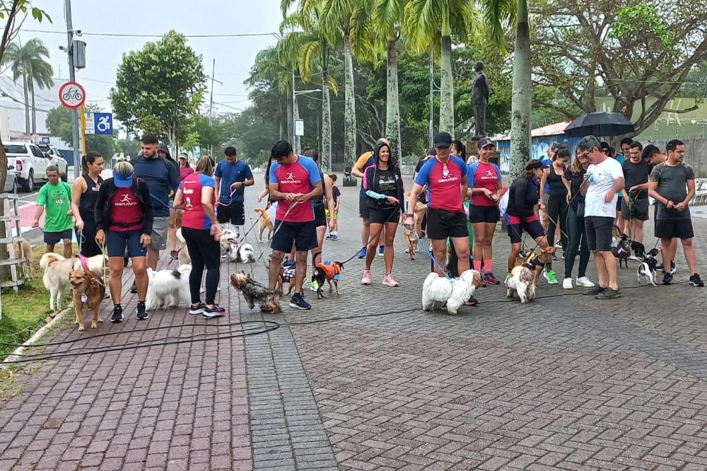 Corrida Dog Run promovida pelo SESI reúne mais de 100 cães e tutores em Campina Grande