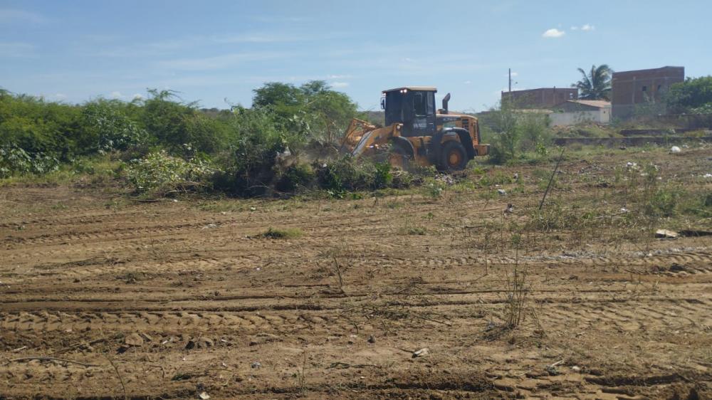 Secretaria de Meio Ambiente e Infraestrutura de Soledade realiza limpeza no Bairro Multirão