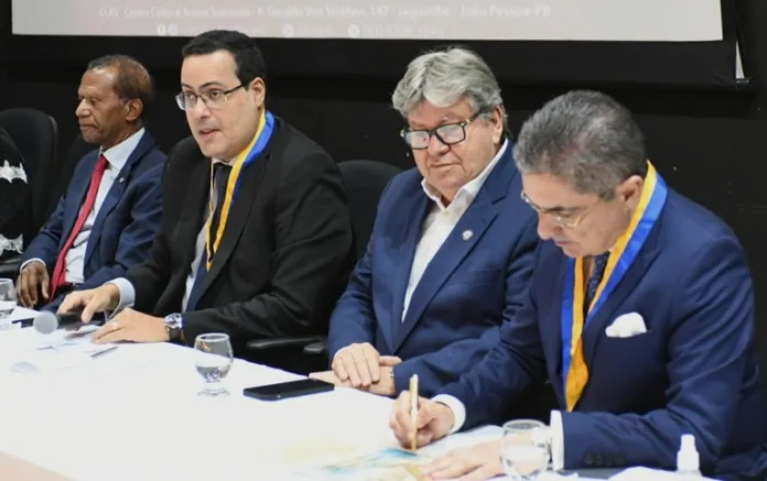 João Azevêdo prestigia posse de desembargador Rogério Fialho no Instituto Histórico e Geográfico Paraibano