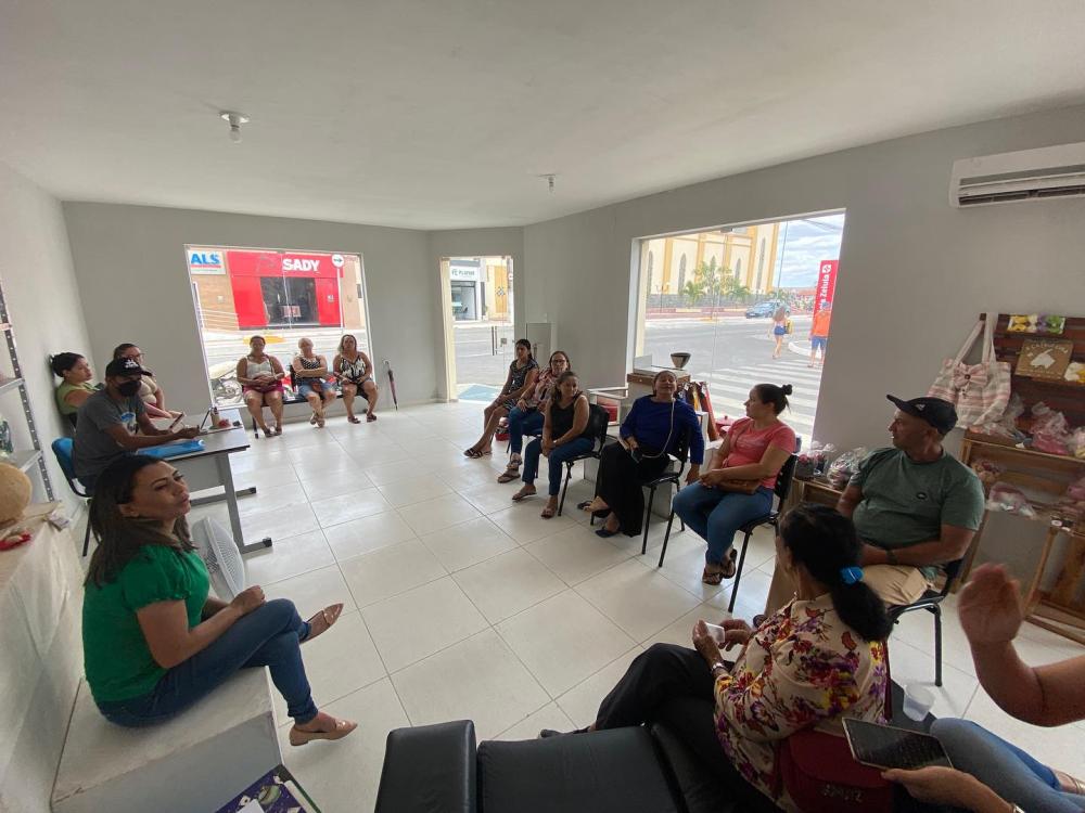 Prefeitura de Barra de Santa Rosa realiza reunião com artesãos para participação de feira em João Pessoa