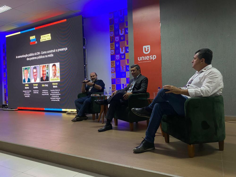 Presidente da FAMUP debate presença dos poderes públicos na mídia durante o maior evento de comunicação política do Brasil