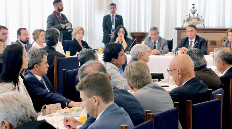 Efraim representa a Paraíba em reunião dos senadores eleitos no Palácio da Alvorada