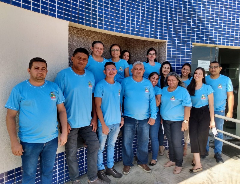 Secretaria de Saúde de Quixaba faz entrega de novo fardamento a profissionais da Pasta