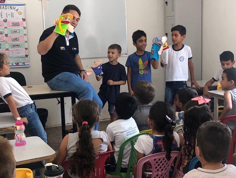 Barra de Santa Rosa realiza palestra com o tema “Reféns da Tecnologia” para alunos do Ensino Fundamental
