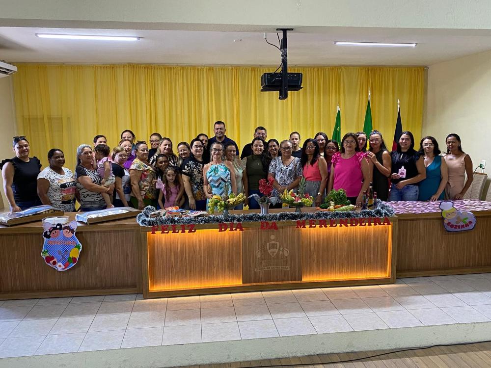  Prefeito de Barra de Santa Rosa participa de comemorações para merendeiras do município