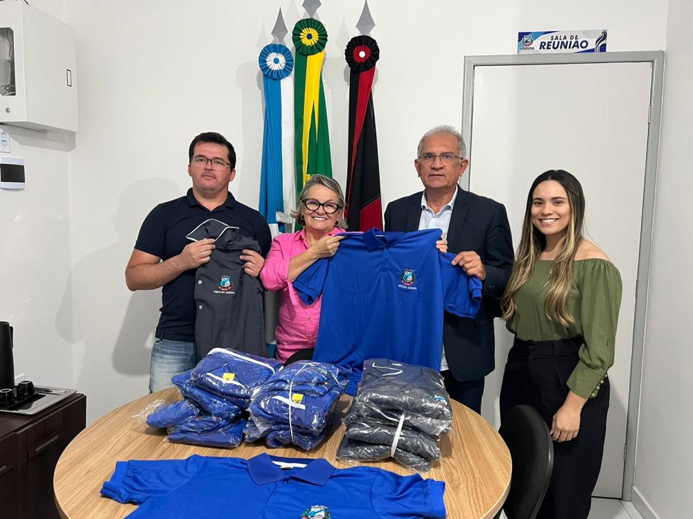 Prefeitura de Araruna entrega novos fardamento aos profissionais do Pronto Socorro Municipal