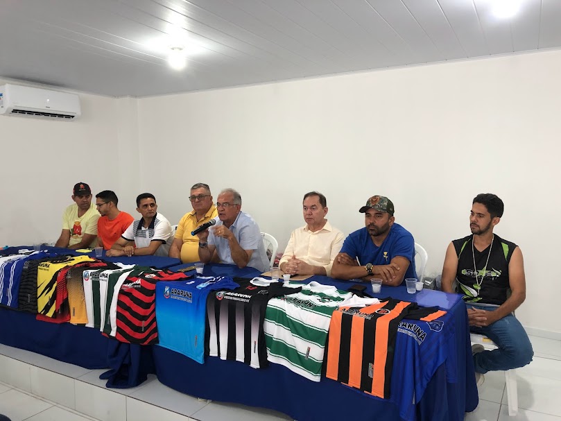 Em valorização ao esporte, prefeito de Araruna faz entrega de uniformes completos para os 26 times que disputam o municipal de futsal e futebol