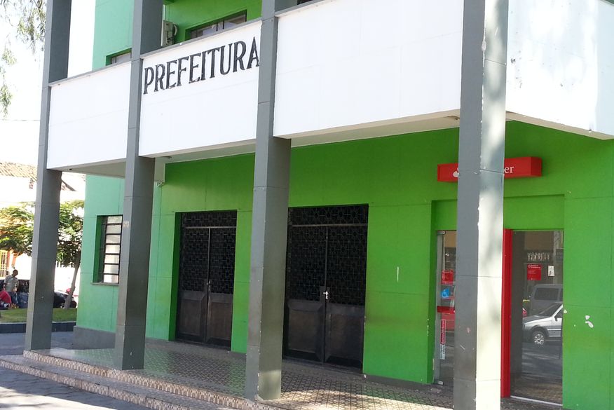 Fundo de Saúde de Cajazeiras é intimado pelo TCE para explicar licitação de mais de R$ 500 mil para medicamentos