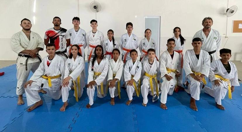 Em Diamante, equipe de Karatê dos Conviventes do SCFV realiza troca de faixas