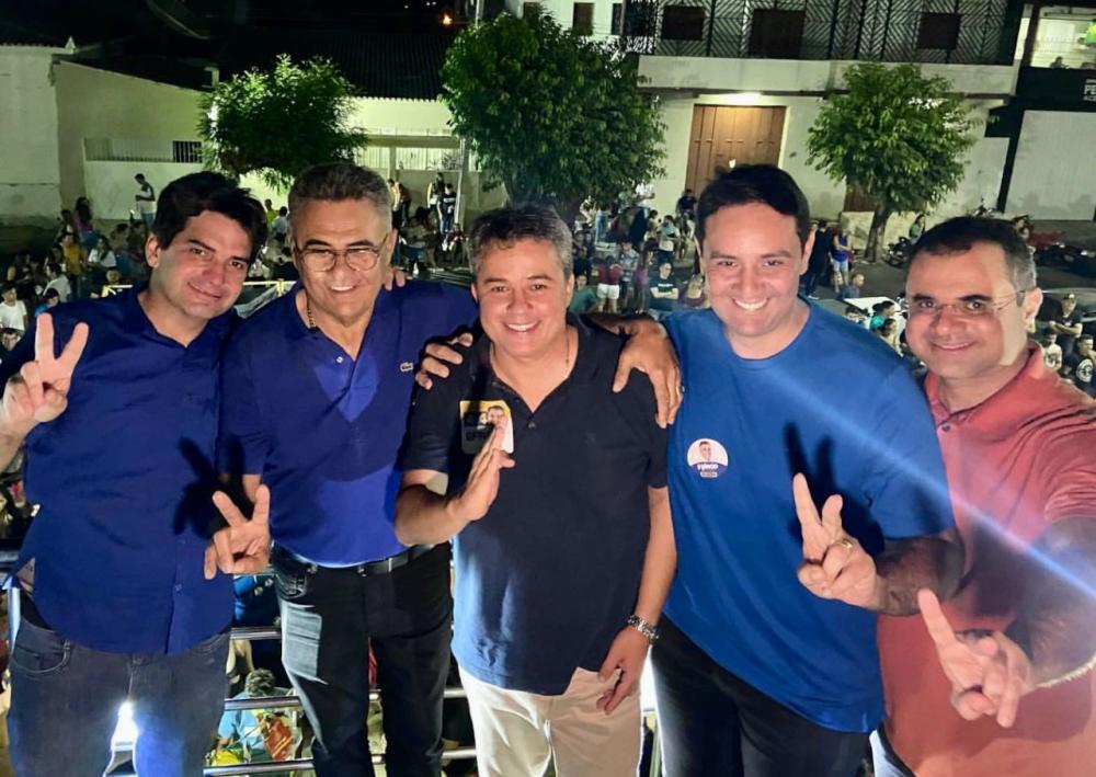 Senador eleito, Efraim coloca o #PéNaEstrada em agradecimento pela Paraíba