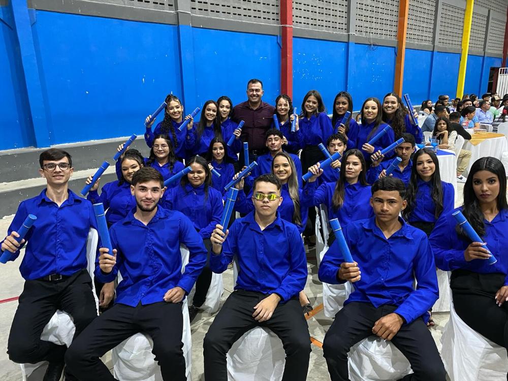 Prefeito de Barra de Santa Rosa participa de formatura do curso Técnico em Administração pelo ECIT José Luís Neto