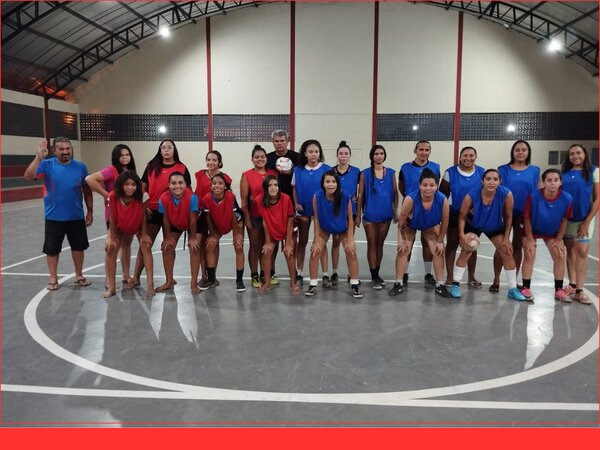 Secretaria de Esporte de Bom Jesus realiza entrega de material esportivo para campeonato Feminino
