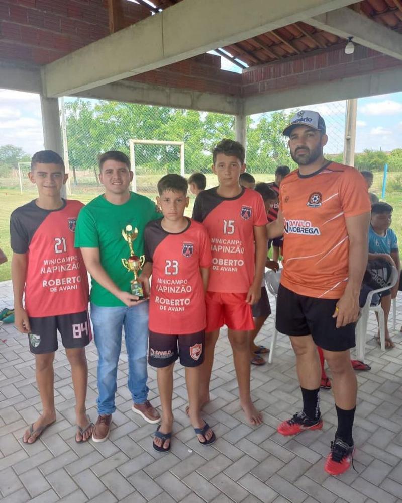 Prefeitura de Riacho dos Cavalos apoia o esporte através da entrega de materiais esportivos