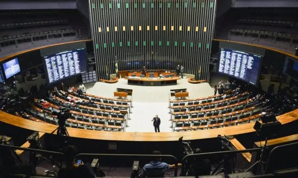 Quem são os deputados da Paraíba que participaram de todas as sessões em 2023