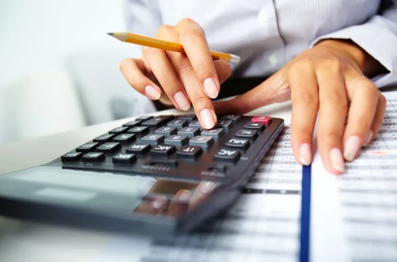 Planejamento, economia e cálculos: como vencer as dívidas em 2024