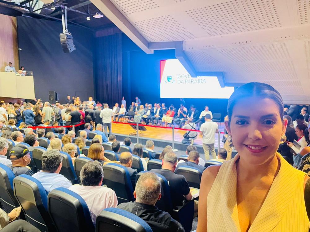 A convite do Governador João Azevedo, Prefeita de Monteiro participa do lançamento da nova edição da Revista Paraíba da Gente