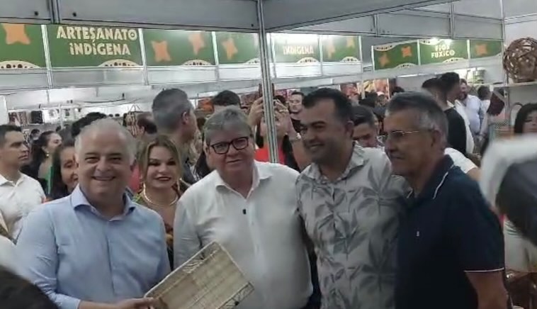 Stand de Barra de Santa Rosa no salão do Artesanato em João Pessoa recebe visita Ministro do Empreendedorismo