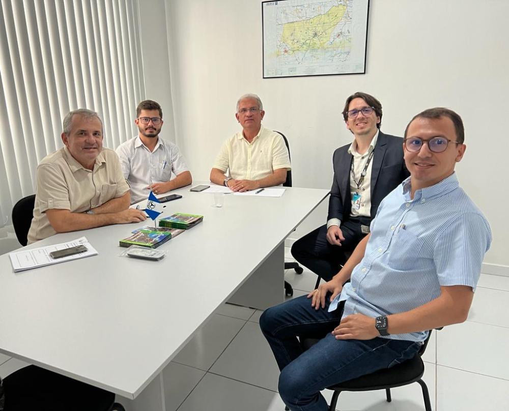 Prefeito de Araruna, Vital Costa, recebe visita do gerente geral da agência da Caixa Econômica Federal do município